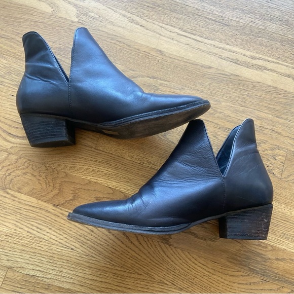 FREE PEOPLE WOMEN'S CHARM DOUBLE V ANKLE FASHION BOOTIES - ROUND TOE size 9.5 - Picture 6 of 14